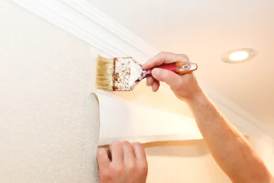 Pose de papier peint à Éréac — revêtements muraux et toiles de verre